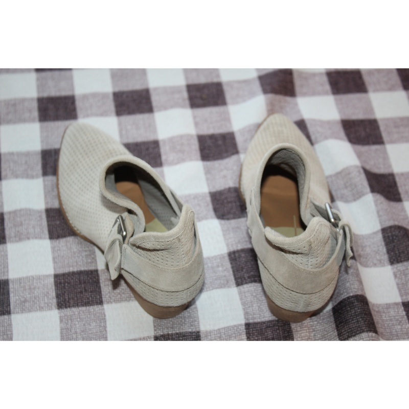 WOMANS DOLCE VITA TAN SHOES SIZE 7