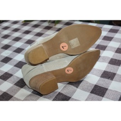 WOMANS DOLCE VITA TAN SHOES SIZE 7