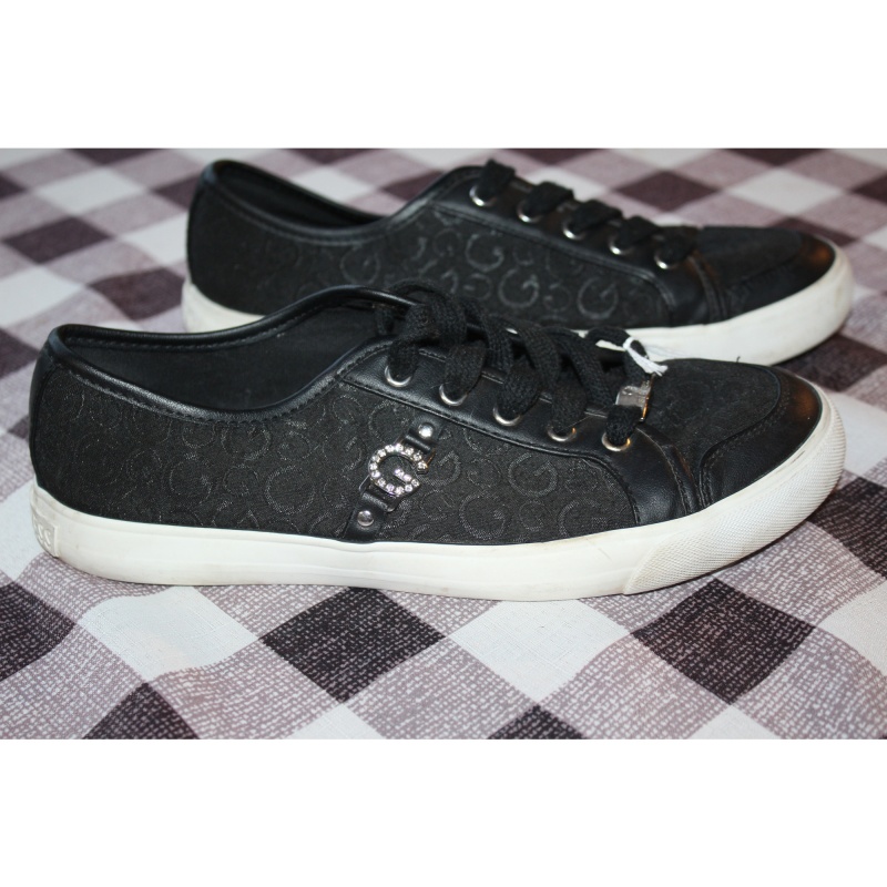 WOMANS BLACK GUESS SNEAKERS SIZE 7 ½