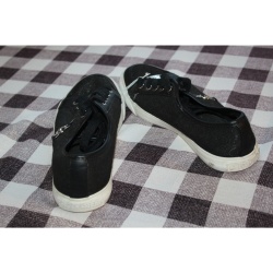 WOMANS BLACK GUESS SNEAKERS SIZE 7 ½