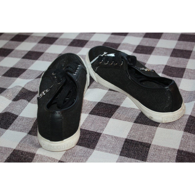 WOMANS BLACK GUESS SNEAKERS SIZE 7 ½
