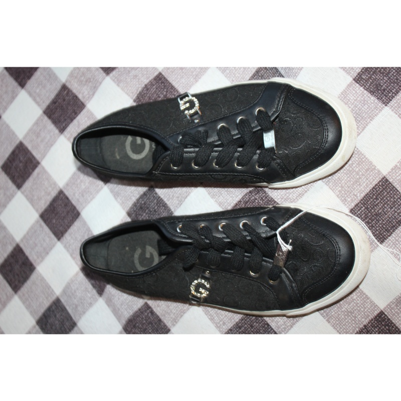 WOMANS BLACK GUESS SNEAKERS SIZE 7 ½