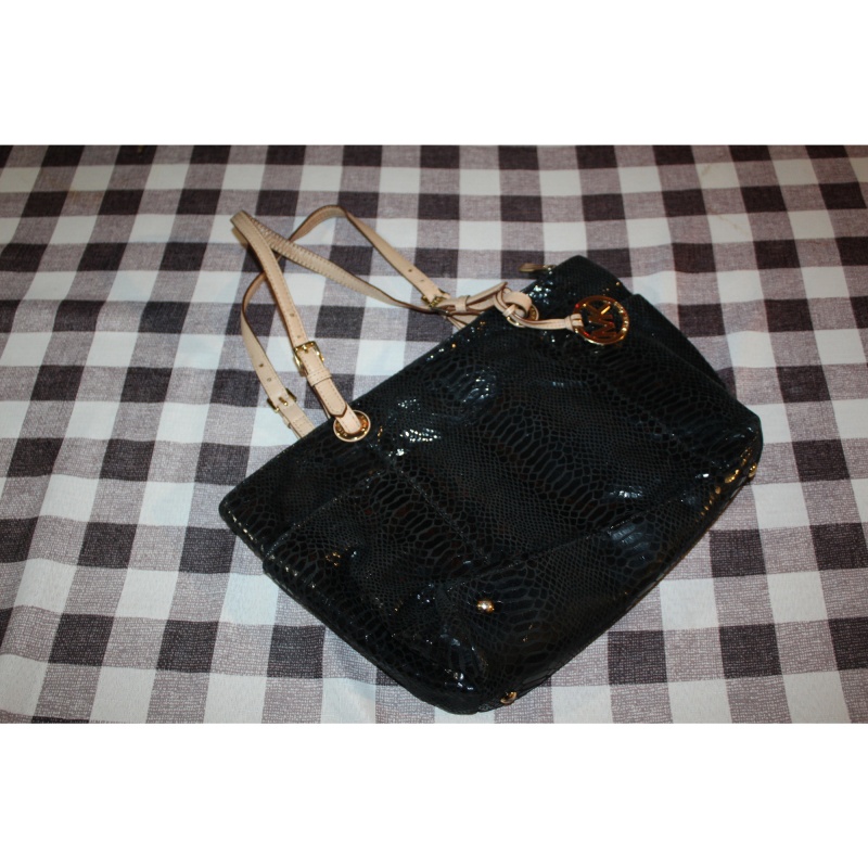 MICHAEL KORS BLACK AND TAN PURSE