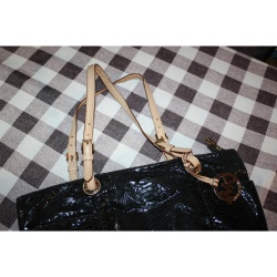 MICHAEL KORS BLACK AND TAN PURSE