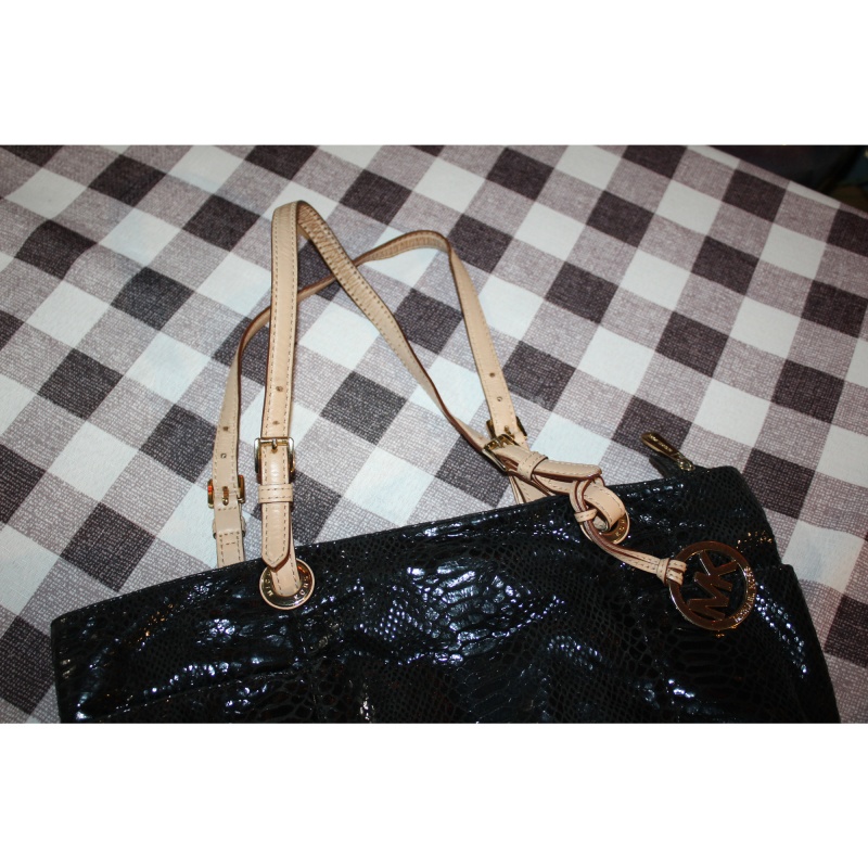 MICHAEL KORS BLACK AND TAN PURSE