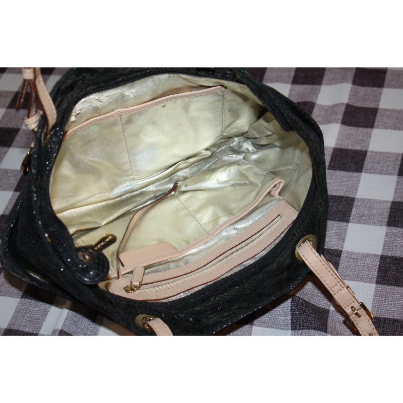 MICHAEL KORS BLACK AND TAN PURSE