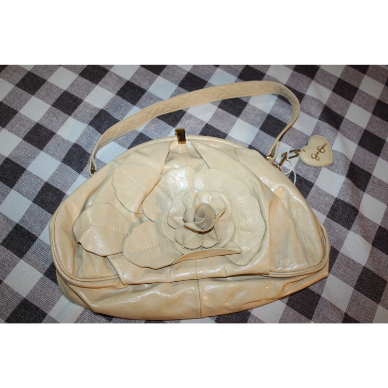 JESSICA SIMPSON CREAM COLOR FLORAL PURSE