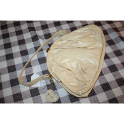 JESSICA SIMPSON CREAM COLOR FLORAL PURSE