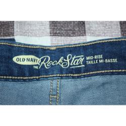 WOMANS OLD NAVY MID RISE ROCKSTAR BLUE JEANS SIZE 4