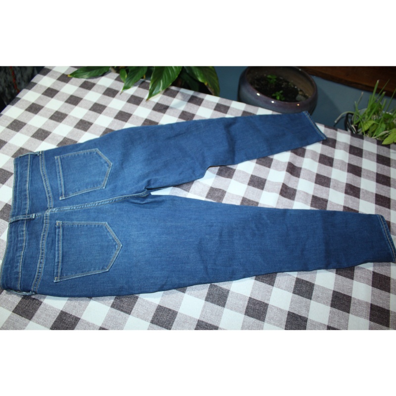 WOMANS OLD NAVY MID RISE ROCKSTAR BLUE JEANS SIZE 4