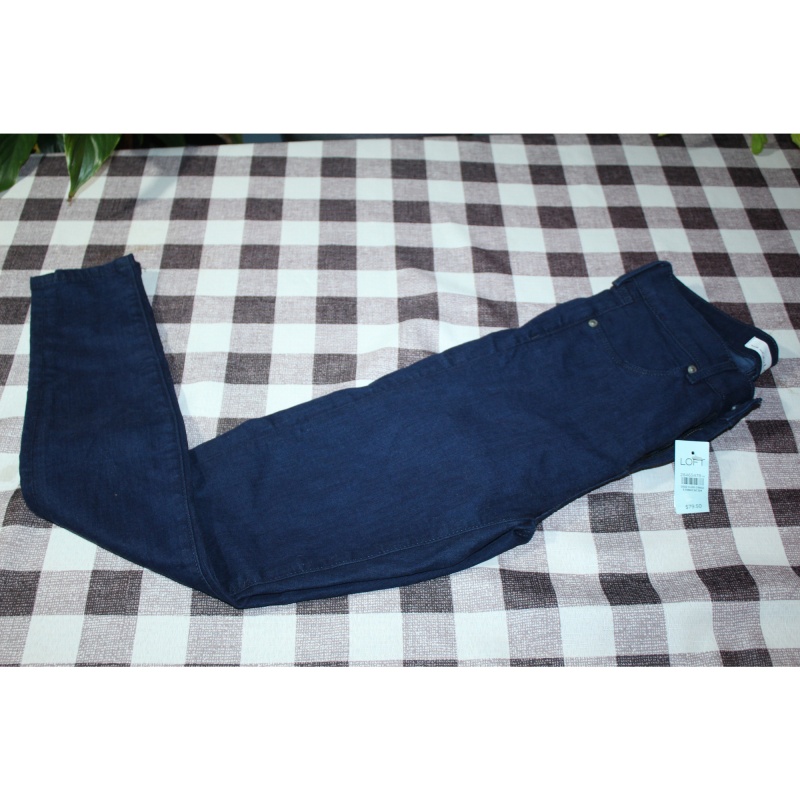 WOMANS LOFT LEGGING NWT SIZE 2P Slim Pockets