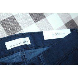 WOMANS LOFT LEGGING NWT SIZE 2P Slim Pockets