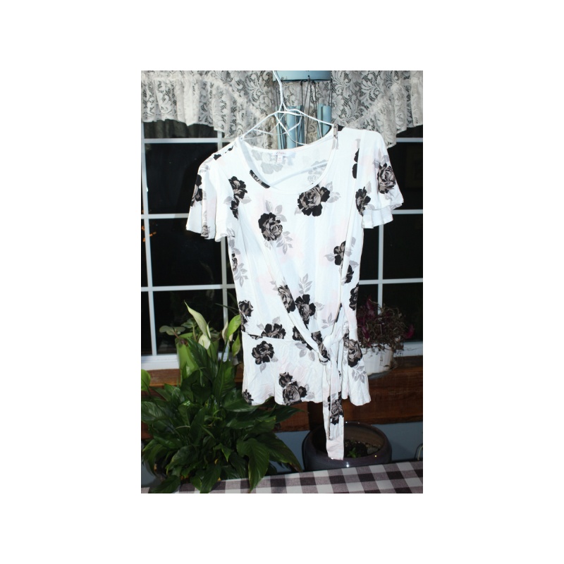 WOMANS CANDIES TOP SIZE X SMALL