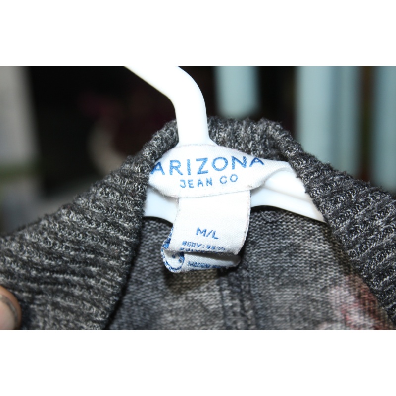 WOMANS ARIZONA SWEATER SIZE MEDIUM