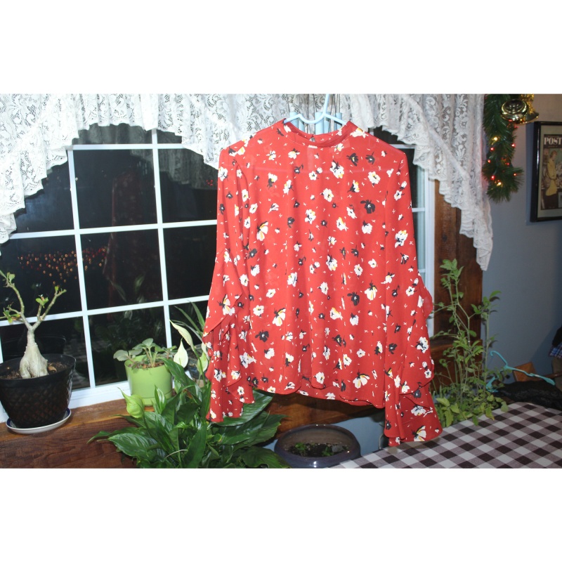 WOMANS MELLO DAY TOP SIZE MEDIUM