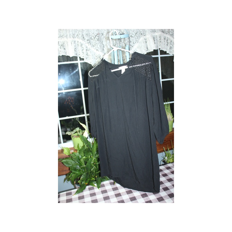 WOMANS H&M BLACK MINI DRESS SIZE 4