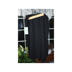 WOMANS ADOLFO DRY ACRYLIC AND LAMBS WOOL BLACK SKIRT NWT SIZE MEDIUM