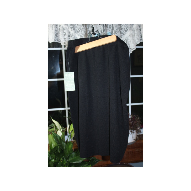 WOMANS ADOLFO DRY ACRYLIC AND LAMBS WOOL BLACK SKIRT NWT SIZE MEDIUM