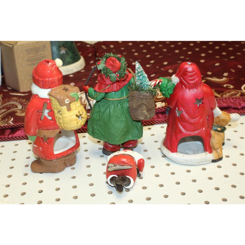 Lot of Christmas Santa Figures to include Possible Dreams Clothtique Santa 1992