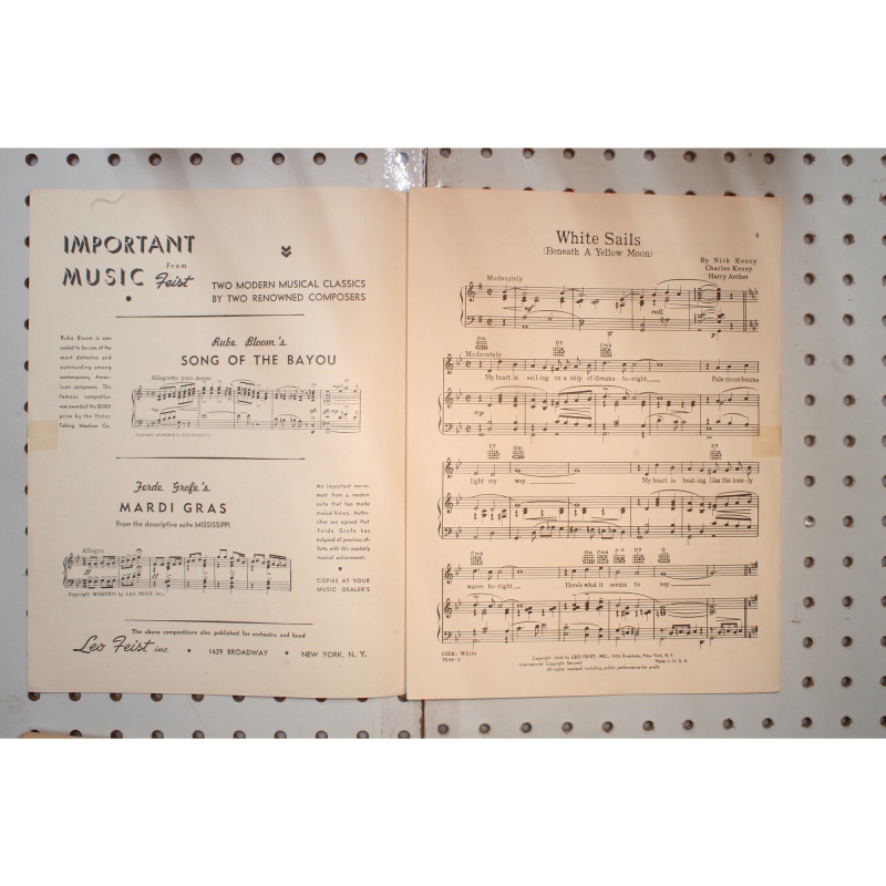 1939 - White sales beneath the yellow moon - Sheet Music