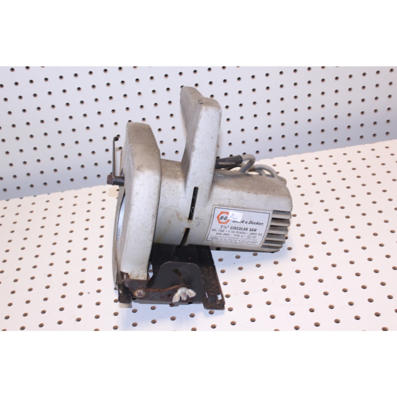 Vintage Black & Decker circular saw model number 7301