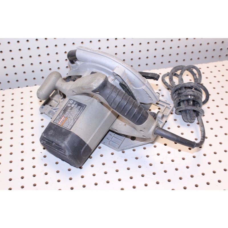 Porter cable circular saw model 324MAG
