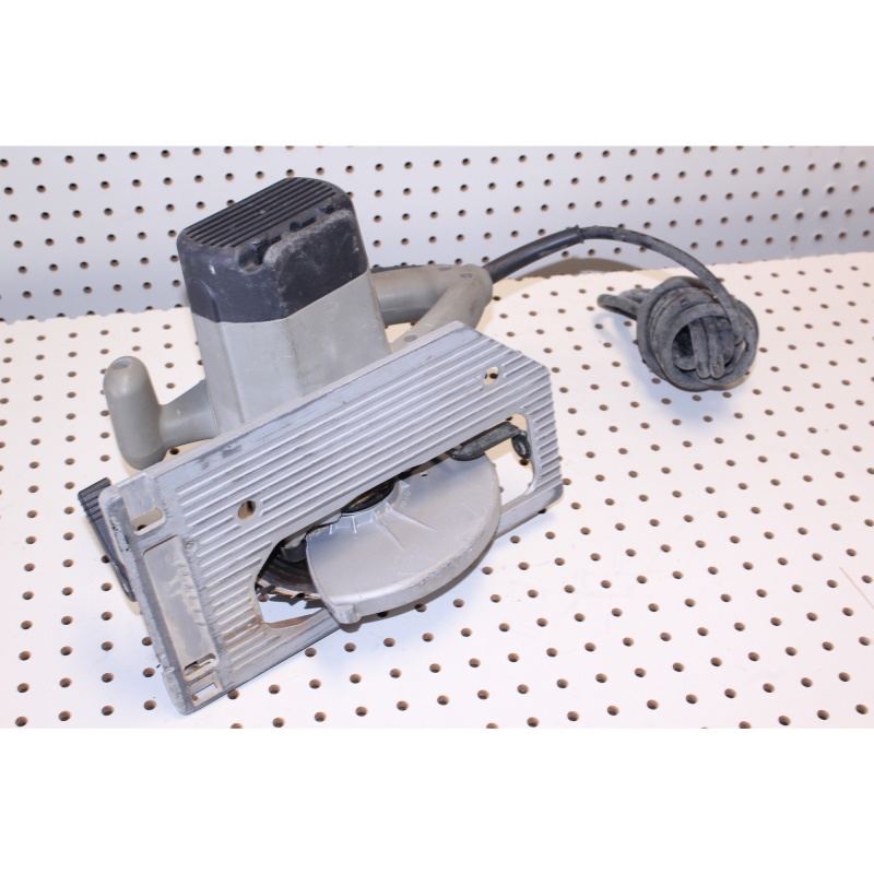 Porter cable circular saw model 324MAG