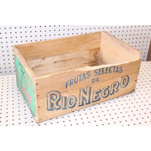 Nice early wooden fruit crate with great markings Argentina