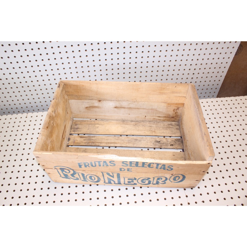 Nice early wooden fruit crate with great markings Argentina