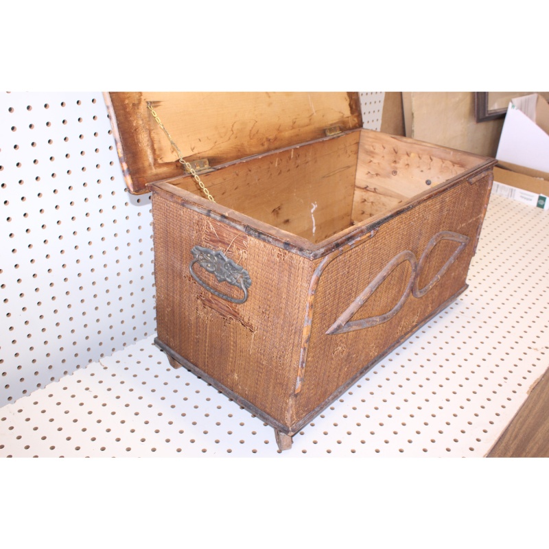 Nice early vintage lift top chest needs repair and refinishing