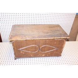 Nice early vintage lift top chest needs repair and refinishing