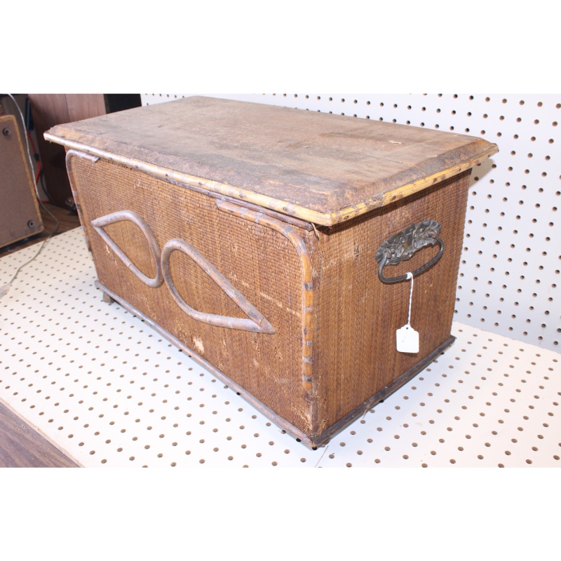 Nice early vintage lift top chest needs repair and refinishing