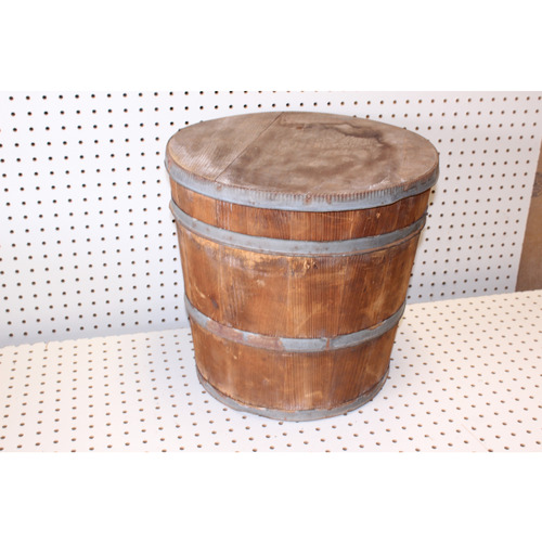 Nice early wooden coverage many barrel/container with metal bands and trim