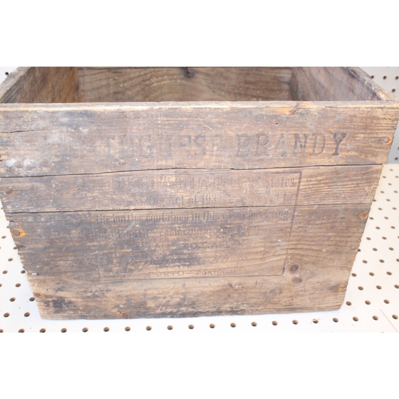 Very nice early Borges Brandy wooden crate product of Portugal