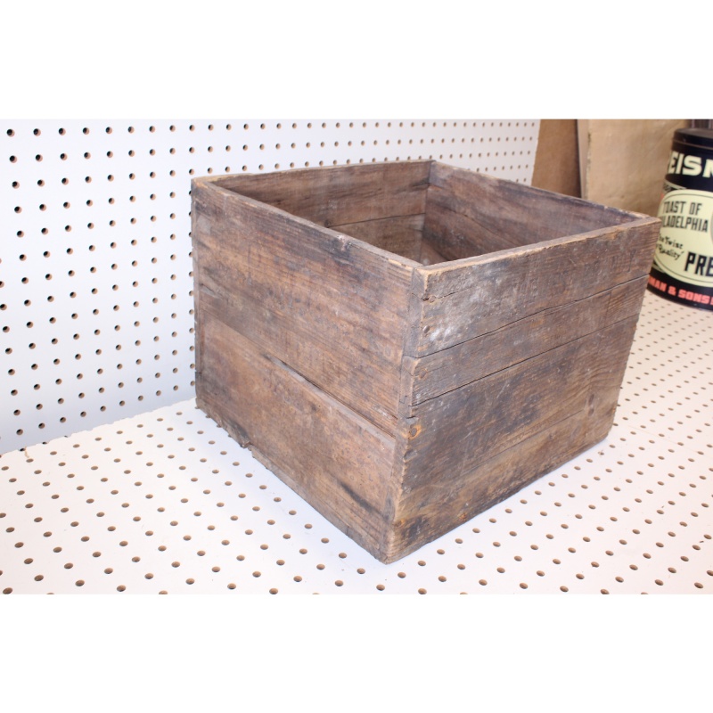 Very nice early Borges Brandy wooden crate product of Portugal