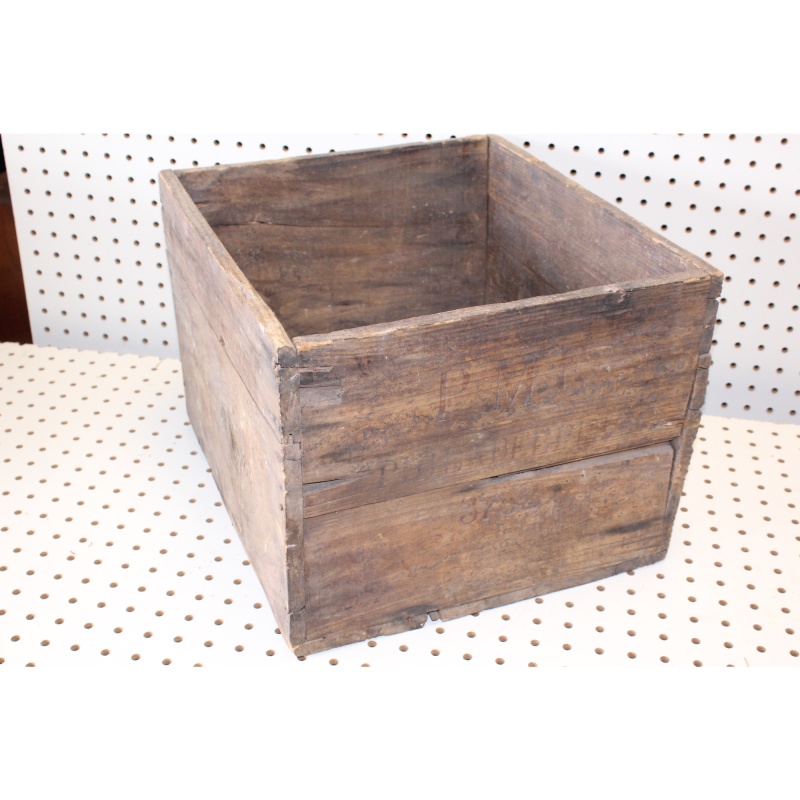 Very nice early Borges Brandy wooden crate product of Portugal