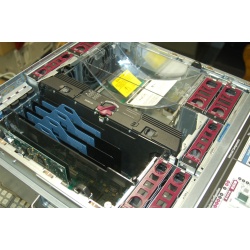 HP PROLIANT SERVER DL580 G2 / 2 x 2.5 GHZ / CD / FLoppy