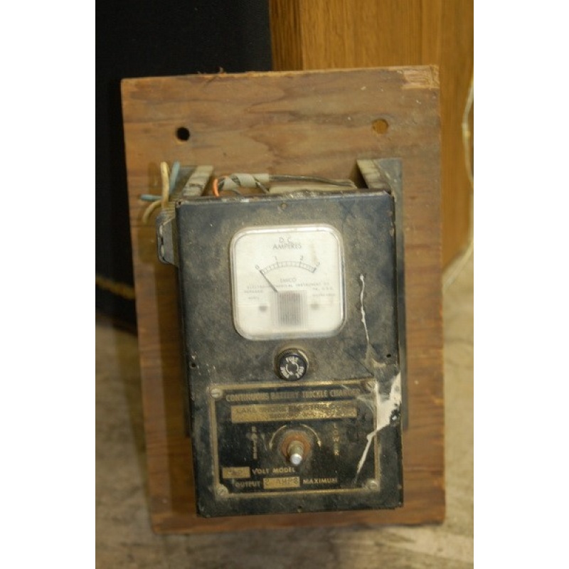 LAKE SHORE ELECTRIC 12V 2A BATTERY TRICKLE CHARGER