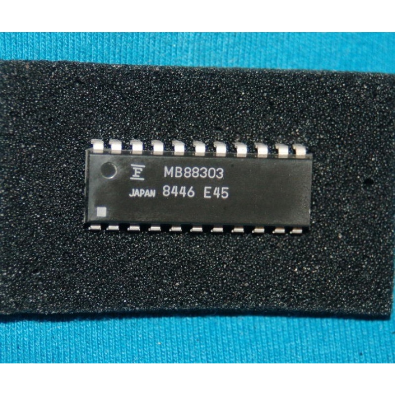 MB88303 ~ 8446 E45 ~ INTEGRATED CIRCUIT IC