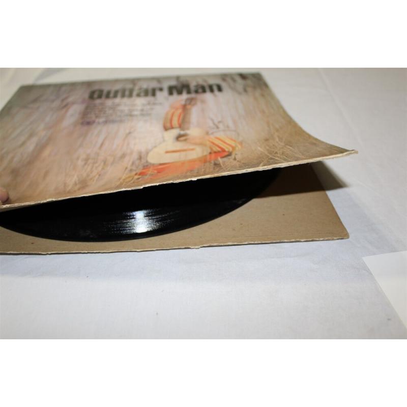 Living Guitars Guitar Man CAS 2245 Vinyl LP, Album