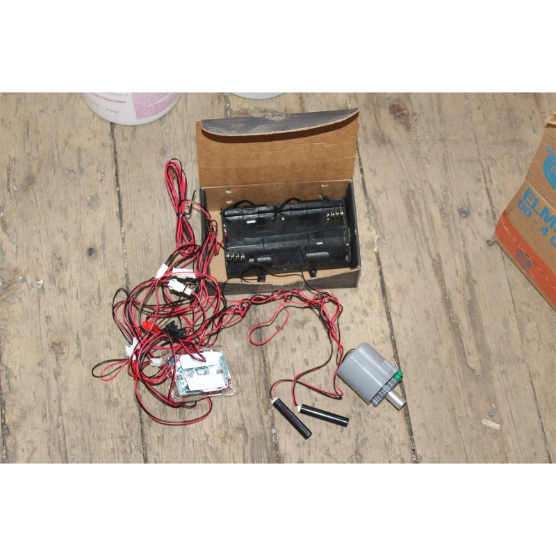 KNEX Motor / Battery Pack AND 2 Motion/Light Sensors From Store Display Knex