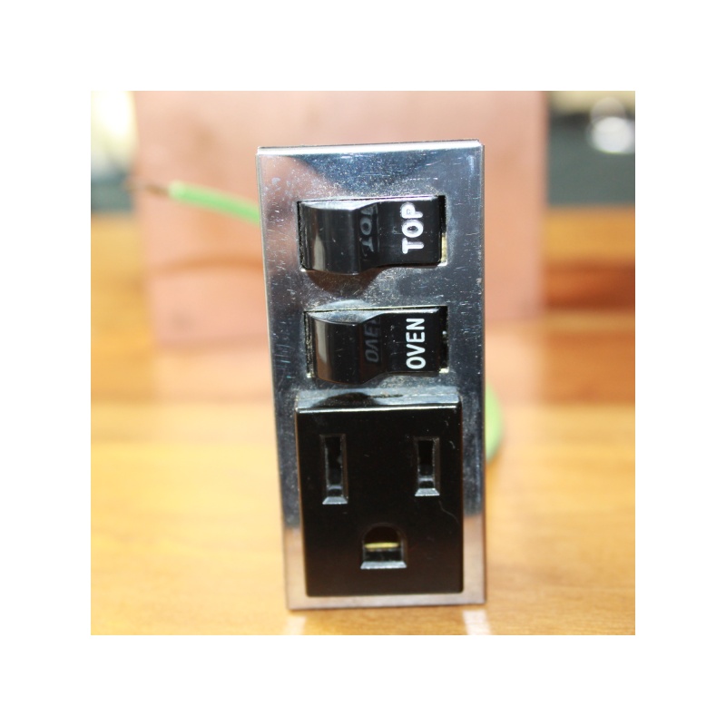 ANTIQUE VINTAGE RANGE TOP OVEN DUAL LIGHT SWITCH WITH RECEPTACLE 63802