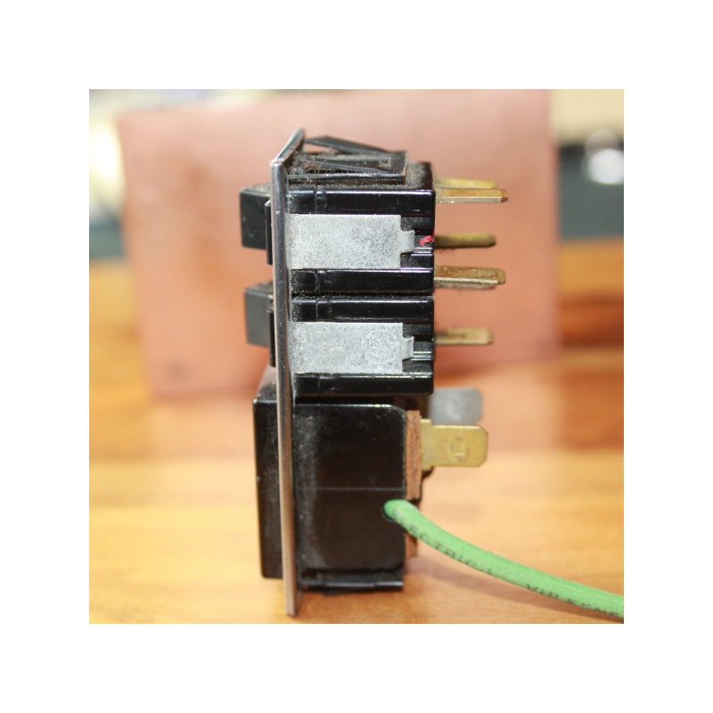 ANTIQUE VINTAGE RANGE TOP OVEN DUAL LIGHT SWITCH WITH RECEPTACLE 63802