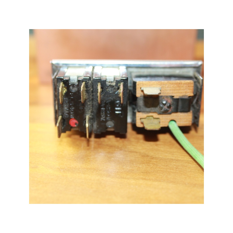 ANTIQUE VINTAGE RANGE TOP OVEN DUAL LIGHT SWITCH WITH RECEPTACLE 63802