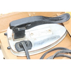 VALIENT TRAVEL IRON 961E