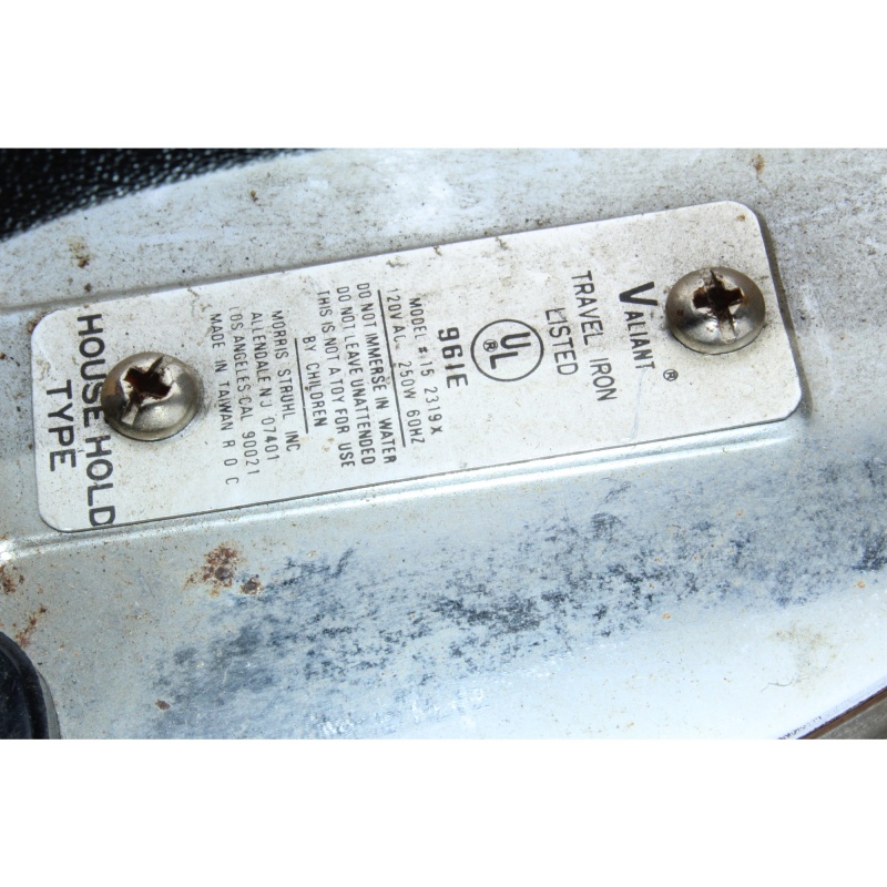 VALIENT TRAVEL IRON 961E