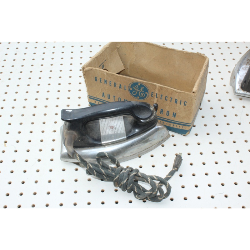  Vintage GE General Electric Automatic Calrod AC Iron Model 119F23 W/Box!