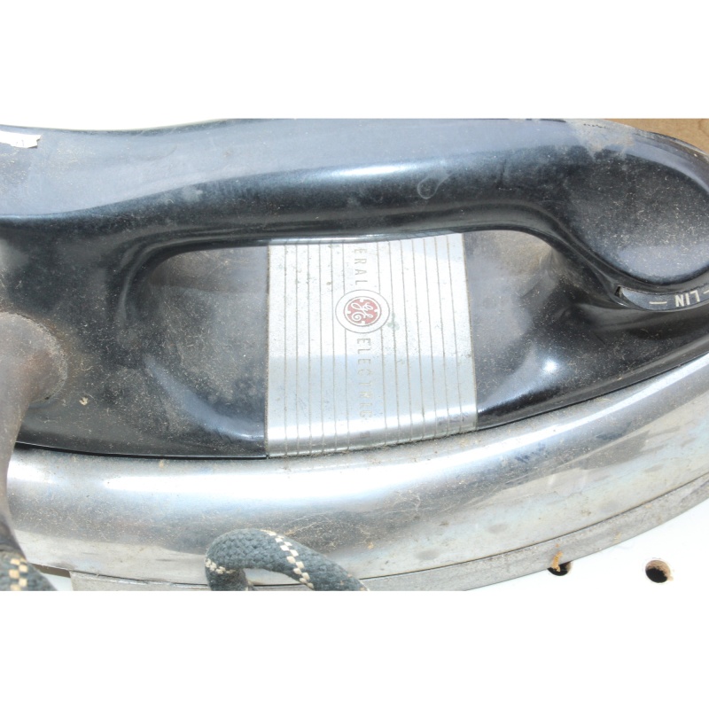  Vintage GE General Electric Automatic Calrod AC Iron Model 119F23 W/Box!