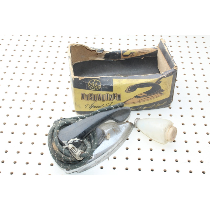  VINTAGE GENERAL ELECTRIC PORTABLE STEAM IRON 11F37 USA - No. F37 Mismatched Box