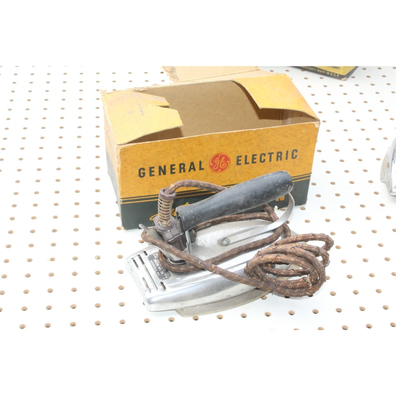  VINTAGE Fostoria Bersted ELECTRIC IRON Wood Handle 505 Lightning - w/ G.E. Box